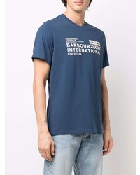 dunkelblaues und weißes bedrucktes T-Shirt mit einem Rundhalsausschnitt von Barbour