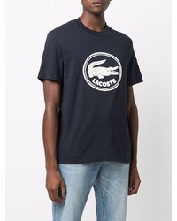 dunkelblaues und weißes bedrucktes T-Shirt mit einem Rundhalsausschnitt von Lacoste