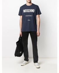 dunkelblaues und weißes bedrucktes T-Shirt mit einem Rundhalsausschnitt von Moschino