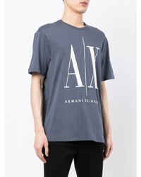 dunkelblaues und weißes bedrucktes T-Shirt mit einem Rundhalsausschnitt von Armani Exchange