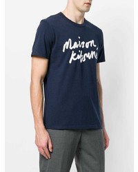 dunkelblaues und weißes bedrucktes T-Shirt mit einem Rundhalsausschnitt von MAISON KITSUNÉ