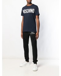 dunkelblaues und weißes bedrucktes T-Shirt mit einem Rundhalsausschnitt von Moschino