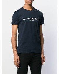 dunkelblaues und weißes bedrucktes T-Shirt mit einem Rundhalsausschnitt von Tommy Hilfiger