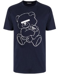dunkelblaues und weißes bedrucktes T-Shirt mit einem Rundhalsausschnitt von UNDERCOVE