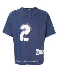 dunkelblaues und weißes bedrucktes T-Shirt mit einem Rundhalsausschnitt von Undercover
