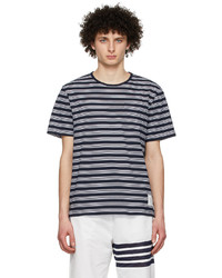dunkelblaues und weißes horizontal gestreiftes T-Shirt mit einem Rundhalsausschnitt von Thom Browne