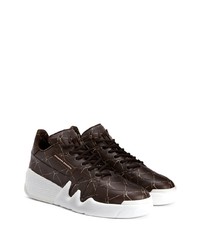 dunkelbraune bedruckte Leder niedrige Sneakers von Giuseppe Zanotti