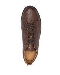 dunkelbraune bedruckte Leder niedrige Sneakers von Henderson Baracco