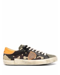 dunkelbraune Camouflage Segeltuch niedrige Sneakers