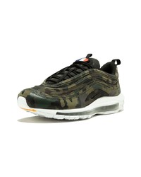 dunkelbraune Camouflage Sportschuhe von Nike