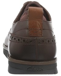 dunkelbraune Derby Schuhe von Clarks