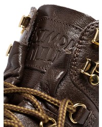 dunkelbraune flache Stiefel mit einer Schnürung aus Leder von Simon Miller