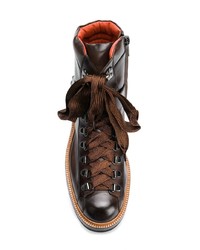 dunkelbraune flache Stiefel mit einer Schnürung aus Leder von Santoni