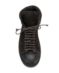 dunkelbraune flache Stiefel mit einer Schnürung aus Wildleder von Marsèll