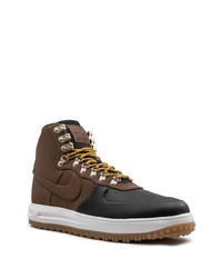 dunkelbraune hohe Sneakers aus Leder von Nike