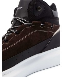 dunkelbraune hohe Sneakers aus Wildleder von Alexander McQueen