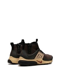 dunkelbraune hohe Sneakers von Nike