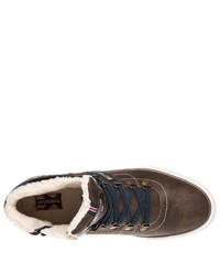 dunkelbraune hohe Sneakers von Mustang Shoes