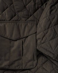 dunkelbraune Jacke mit einer Kentkragen und Knöpfen von Barbour