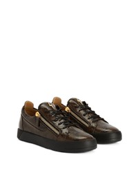 dunkelbraune Leder niedrige Sneakers mit Schlangenmuster von Giuseppe Zanotti