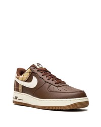 dunkelbraune Leder niedrige Sneakers mit Schottenmuster von Nike