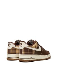 dunkelbraune Leder niedrige Sneakers mit Schottenmuster von Nike