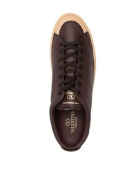 dunkelbraune Leder niedrige Sneakers von Valentino Garavani