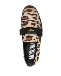 dunkelbraune Leder Slipper mit Leopardenmuster von Moschino