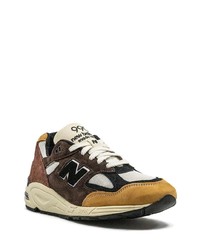 dunkelbraune niedrige Sneakers von New Balance