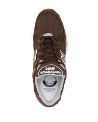 dunkelbraune niedrige Sneakers von New Balance