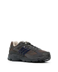 dunkelbraune niedrige Sneakers von adidas