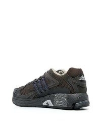 dunkelbraune niedrige Sneakers von adidas