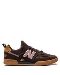 dunkelbraune niedrige Sneakers von New Balance