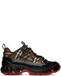 dunkelbraune Segeltuch niedrige Sneakers mit Karomuster von Burberry