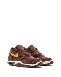 dunkelbraune Sportschuhe von Nike