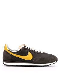 dunkelbraune Sportschuhe von Nike