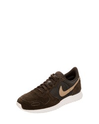 dunkelbraune Sportschuhe von Nike Sportswear