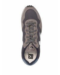 dunkelbraune Sportschuhe von Veja