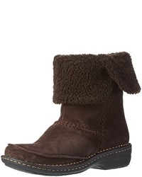 dunkelbraune Stiefel von Clarks