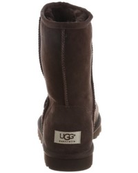 dunkelbraune Stiefel von UGG