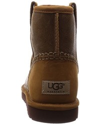 dunkelbraune Stiefel von UGG