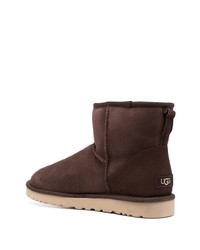 dunkelbraune Ugg Stiefel von UGG