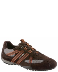 dunkelbraune Wildleder niedrige Sneakers von Geox