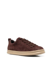 dunkelbraune Wildleder niedrige Sneakers von Camper