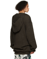 dunkelbrauner Pullover mit einem Kapuze von Isa Boulder