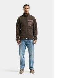 dunkelbrauner Pullover mit einem Reißverschluß von DIDRIKSONS