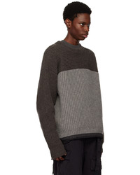 dunkelbrauner Pullover mit einem Rundhalsausschnitt von Sacai