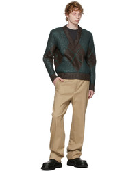 dunkelbrauner Pullover mit einem V-Ausschnitt mit Argyle-Muster von Bottega Veneta