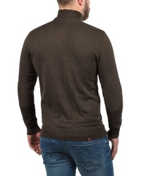 dunkelbrauner Pullover mit einem zugeknöpften Kragen von BLEND