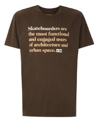 dunkelbraunes bedrucktes T-Shirt mit einem Rundhalsausschnitt von OSKLEN
